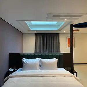 쿼츠 호텔